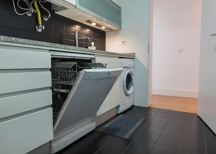 Sunny 3Bdr Apartment In Graca By Lovelystay